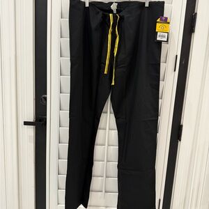 Medical Scrub WonderWink Black with Yellow Accents‎